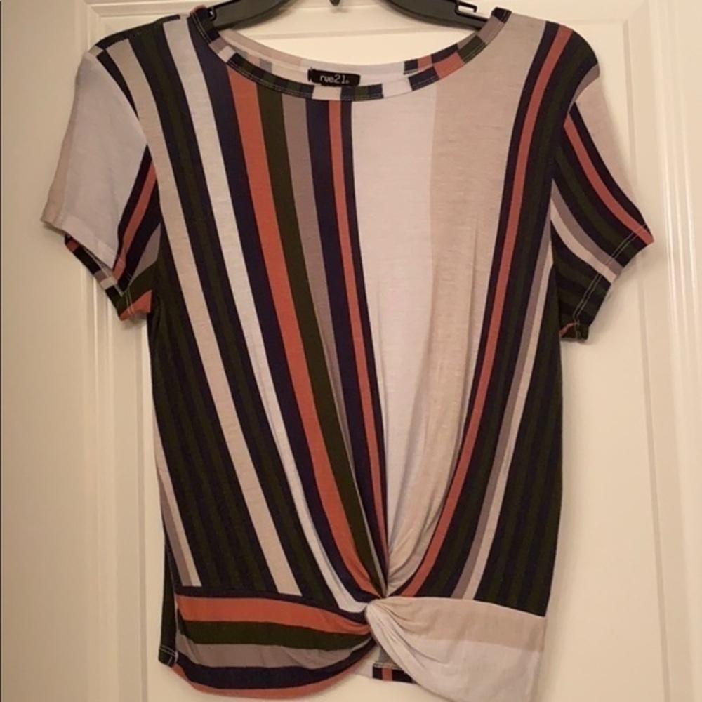 Rue21 Women’s striped short sleeve top  Size Small